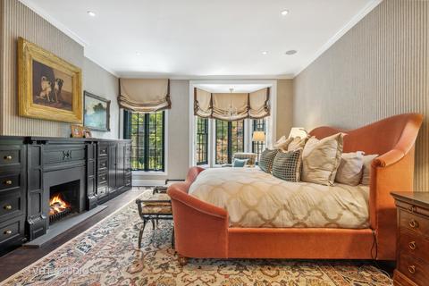 54 Elm St, Chicago, IL 60611 photo 11