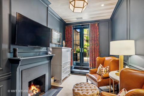 54 Elm St, Chicago, IL 60611 photo 15