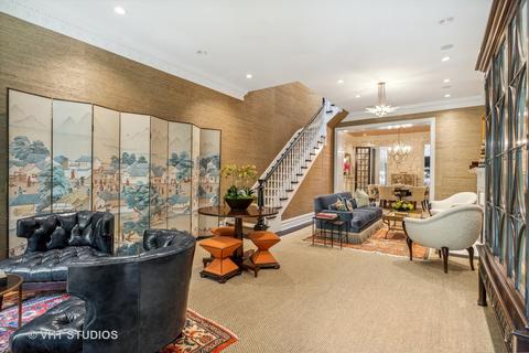 54 Elm St, Chicago, IL 60611 photo 2