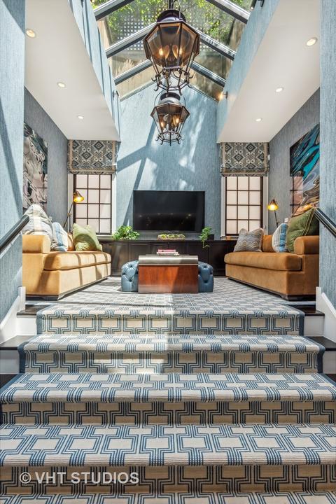 54 Elm St, Chicago, IL 60611 photo 9