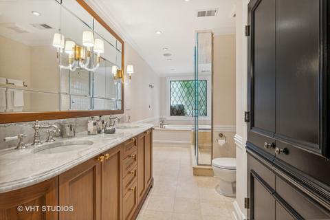 54 Elm St, Chicago, IL 60611 photo 13