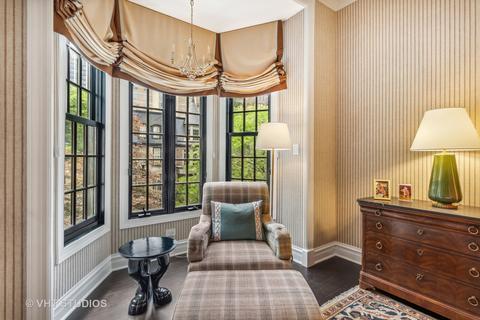 54 Elm St, Chicago, IL 60611 photo 12
