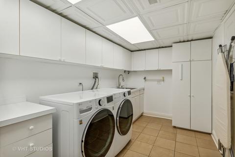 54 Elm St, Chicago, IL 60611 photo 30