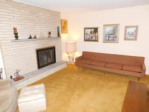 829 Hemlock Dr, Sleepy Hollow, IL 60118 photo 3