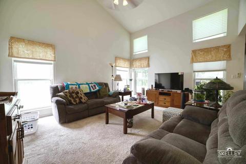 1452 Knotty Pine Dr, Elgin, IL 60123 photo 2