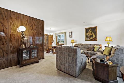 713 Hackberry Ln, Mount Prospect, IL 60056 photo 4
