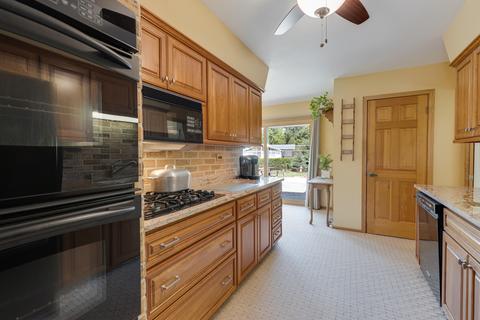 300 Springfield Ter, Des Plaines, IL 60018 photo 7