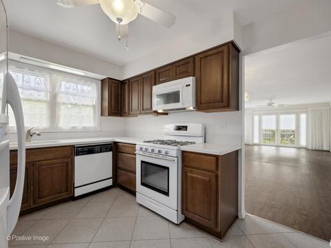 925 Wheaton Oaks Dr, Wheaton, IL 60187 photo 6