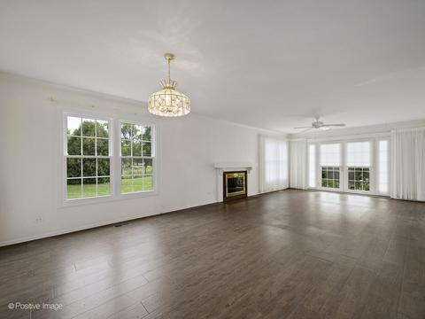 925 Wheaton Oaks Dr, Wheaton, IL 60187 photo 4