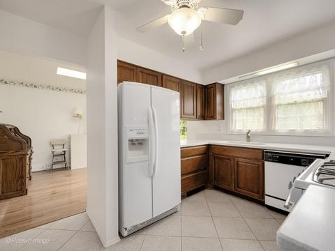 925 Wheaton Oaks Dr, Wheaton, IL 60187 photo 8