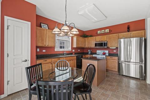 2445 Rolling Rdg, Elgin, IL 60124 photo 9