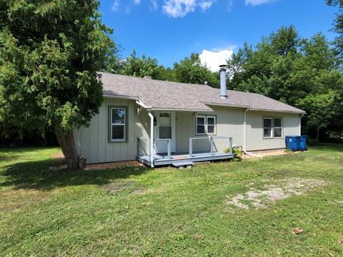 501 E Mill St, Chenoa, IL 61726 photo 1
