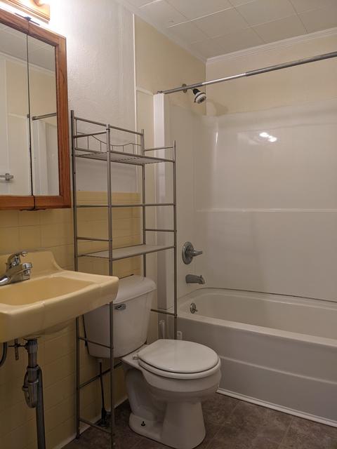 944 S 17th Ave, Freeport, IL 61032 photo 8