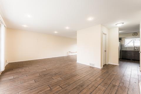 8834 Dee Rd, Des Plaines, IL 60016 photo 2