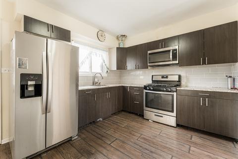 8834 Dee Rd, Des Plaines, IL 60016 photo 10
