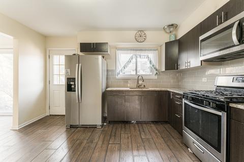 8834 Dee Rd, Des Plaines, IL 60016 photo 9