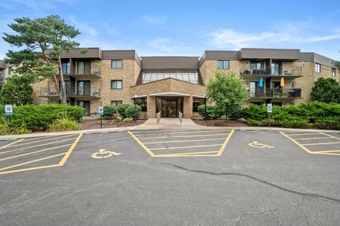 5600 Astor Ln #105, Rolling Meadows, IL 60008 photo 1