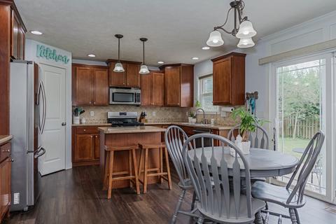 405 Labrador Ln, Normal, IL 61761 photo 8