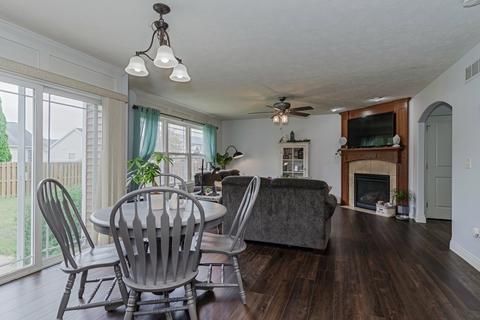 405 Labrador Ln, Normal, IL 61761 photo 9