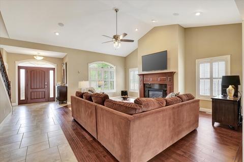 1107 Declaration Dr, Savoy, IL 61874 photo 8