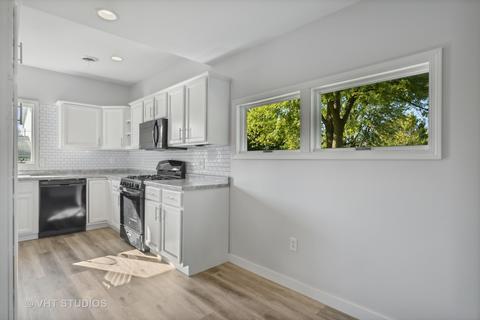 210 E James St, Dwight, IL 60420 photo 4