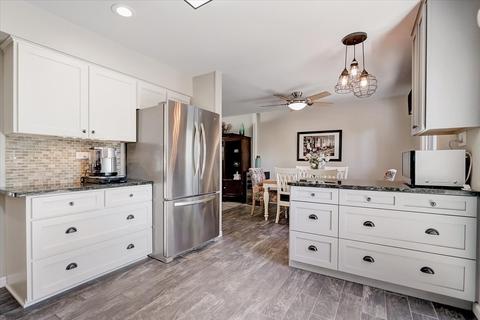 1130 Essel Ct E, Wheaton, IL 60189 photo 9