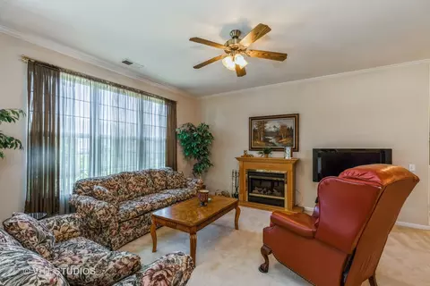 2794 Cascade Falls Cir, Elgin, IL 60124 photo 9
