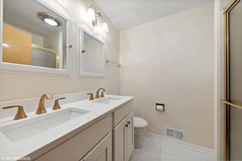 2266 Cedar St, Des Plaines, IL 60018 photo 5