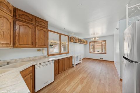 2266 Cedar St, Des Plaines, IL 60018 photo 3