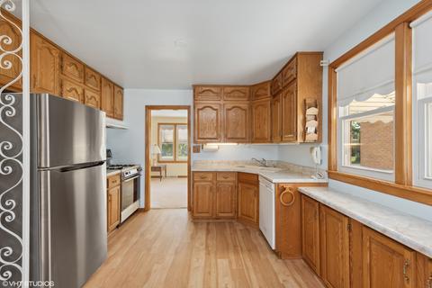 2266 Cedar St, Des Plaines, IL 60018 photo 4
