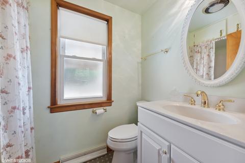 2266 Cedar St, Des Plaines, IL 60018 photo 8