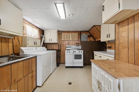 2266 Cedar St, Des Plaines, IL 60018 photo 12