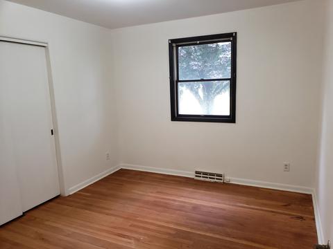 207 E 5th St, Cedar Point, IL 61316 photo 5