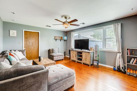 870 E Algonquin Rd, Des Plaines, IL 60016 photo 11