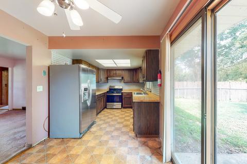 1820 Maple Ln, Elgin, IL 60123 photo 4