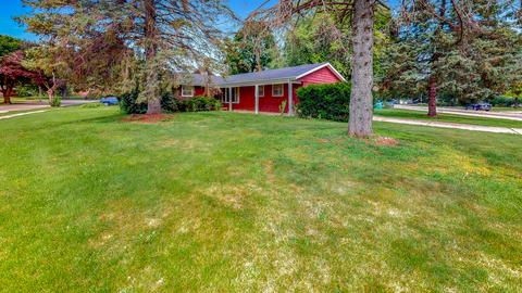 1820 Maple Ln, Elgin, IL 60123 photo 1