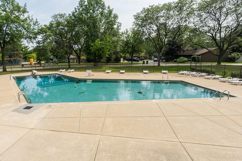 741 Circle Dr, Roselle, IL 60172 photo 23