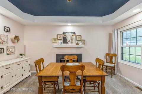 2301 Robin Ln, Elgin, IL 60123 photo 5