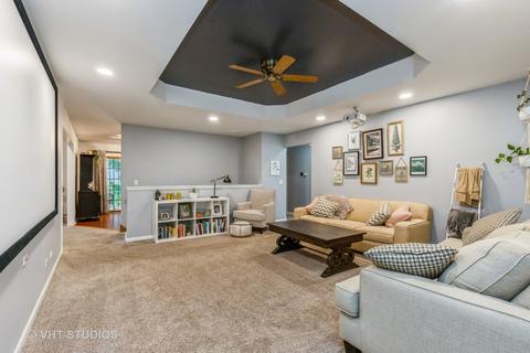 2301 Robin Ln, Elgin, IL 60123 photo 3