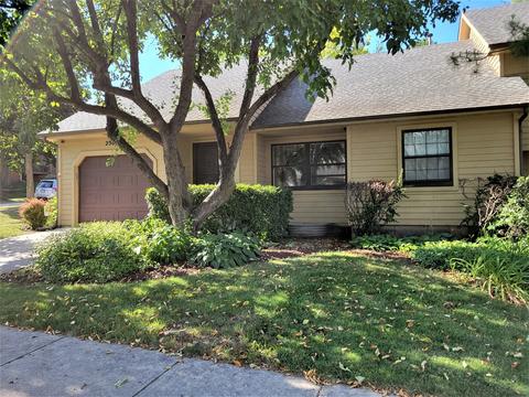 2301 Robin Ln, Elgin, IL 60123 photo 1
