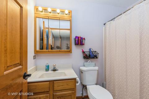 2301 Robin Ln, Elgin, IL 60123 photo 9