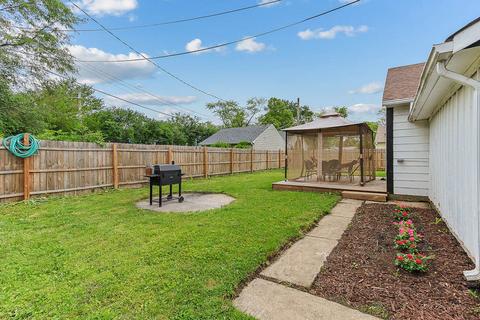 512 Cherry Cir, Glenview, IL 60025 photo 4