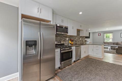512 Cherry Cir, Glenview, IL 60025 photo 10