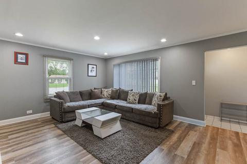 512 Cherry Cir, Glenview, IL 60025 photo 7