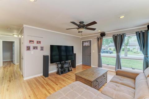 42 N Highview Ave, Addison, IL 60101 photo 2