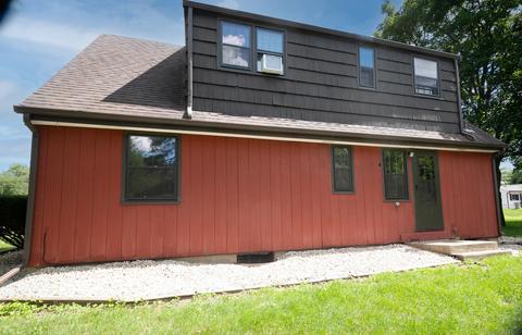 907 Woods St, Mchenry, IL 60050 photo 2