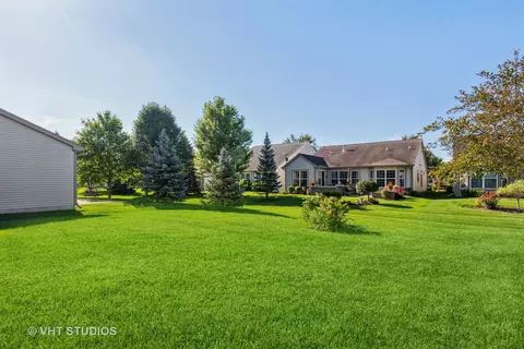 2823 Beacon Point Cir, Elgin, IL 60124 photo 23