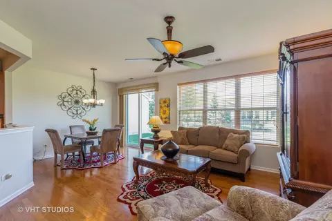 2823 Beacon Point Cir, Elgin, IL 60124 photo 14
