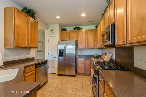 2823 Beacon Point Cir, Elgin, IL 60124 photo 8