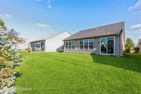 2823 Beacon Point Cir, Elgin, IL 60124 photo 21